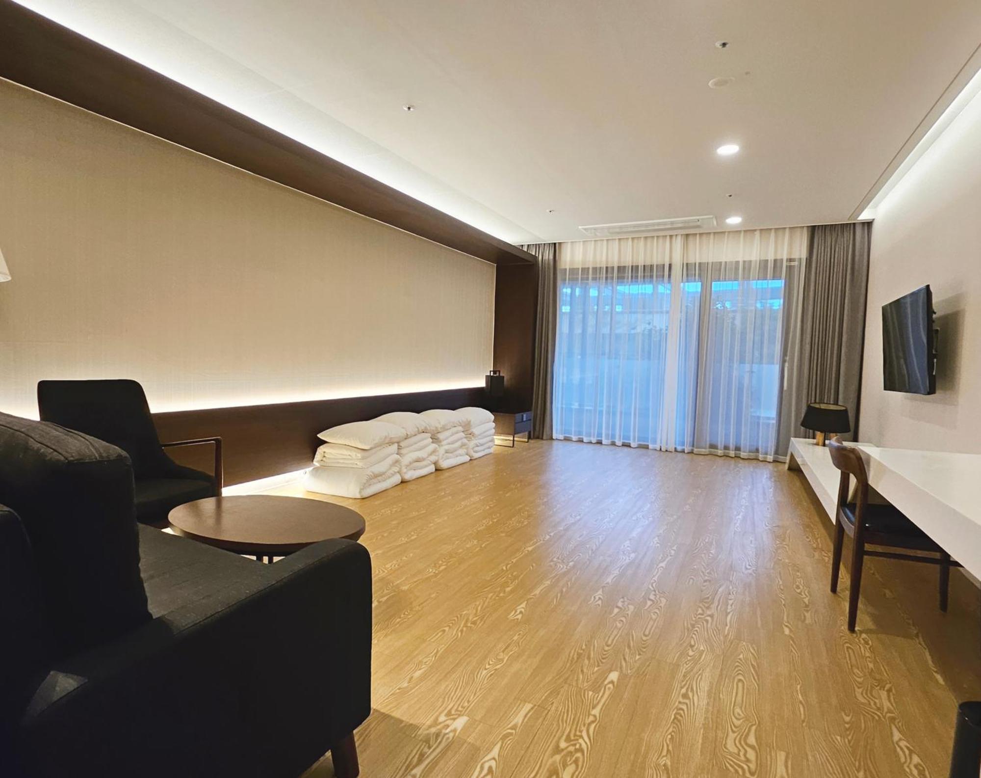 The Qube Resort Jeju Seogwipo Esterno foto