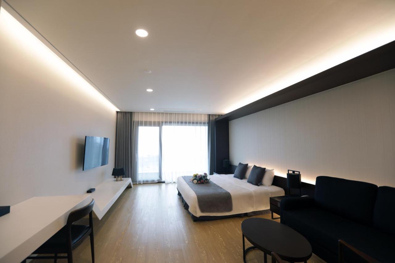 The Qube Resort Jeju Seogwipo Esterno foto