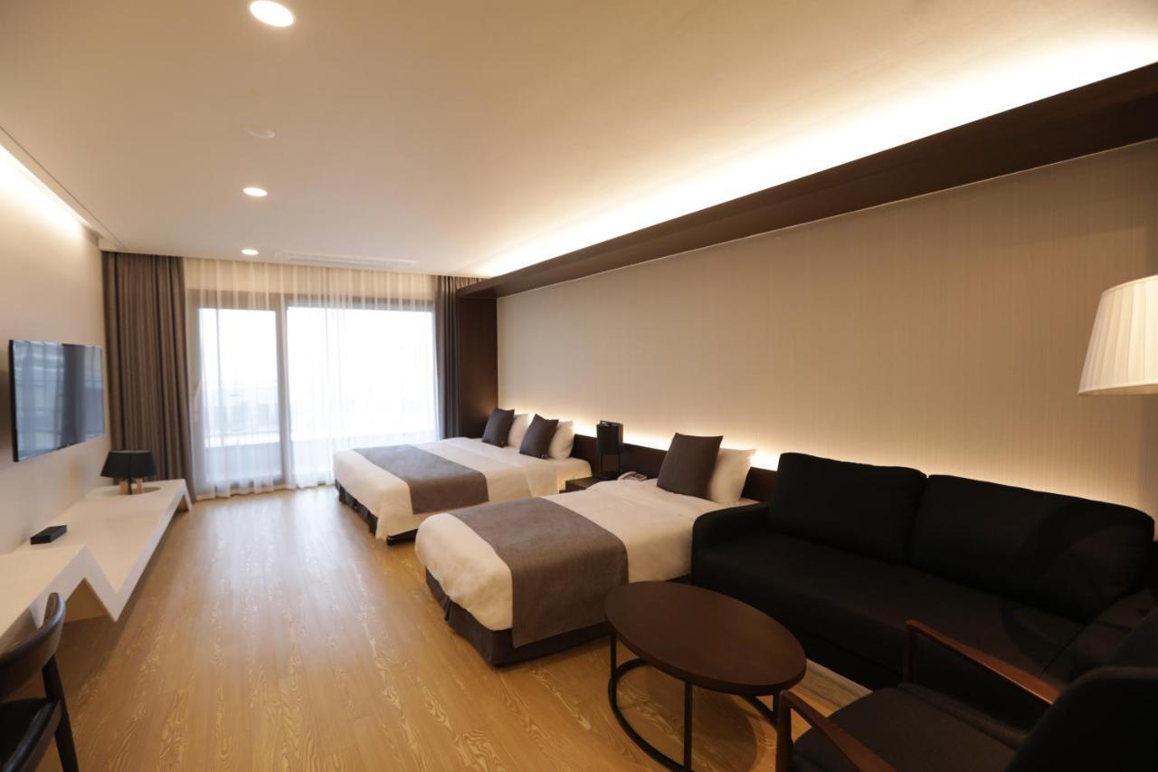 The Qube Resort Jeju Seogwipo Esterno foto