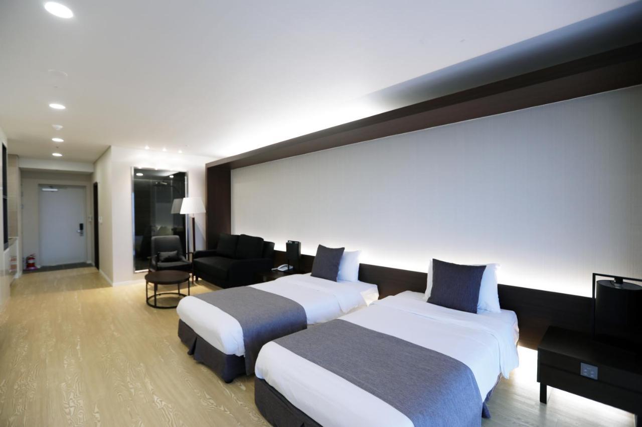 The Qube Resort Jeju Seogwipo Esterno foto