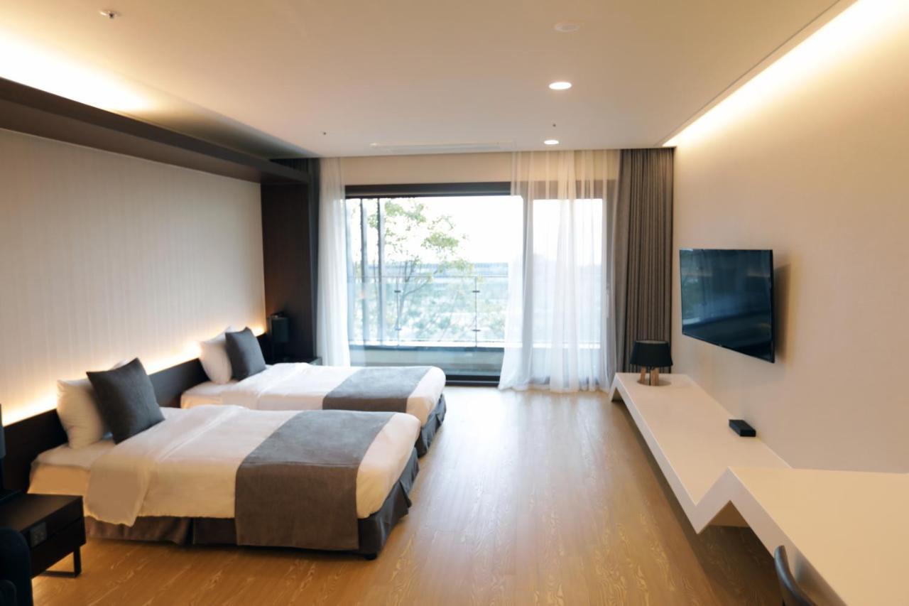 The Qube Resort Jeju Seogwipo Esterno foto