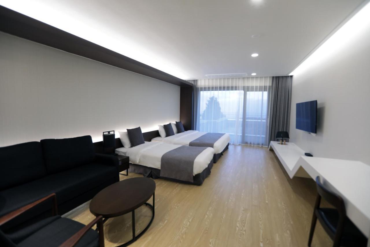 The Qube Resort Jeju Seogwipo Esterno foto